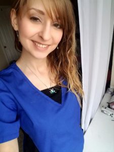 Read more about the article Surprisingly great! Not butter soft fabric from some of the magazines but has a really great fit and is actually really lightweight which is nice to wear when you’re running around and office chasing after little kids