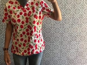 Read more about the article Lo uso para peluquería canina y es perfecto Buena tela y evita que pasen los pelos, después de lavarla prácticamente a diario y secarla en secadora no se ha deformado ni encogido. Sin duda compraré más modelos